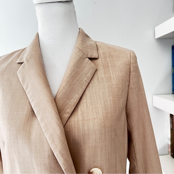 Aritzia Babaton Atelier Leonard Double-Breasted Beige Blazer size 2 - Picture 3 of 15